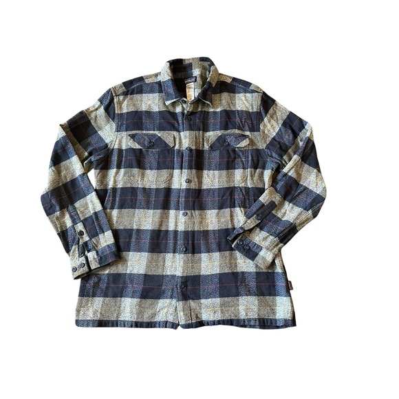 Patagonia Men's Plaid Long Sleeved Button Up Fjord Flannel Shirt‎ Size L 51884 - Picture 1 of 4